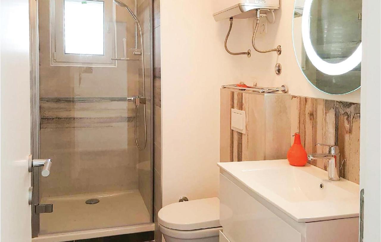 Cozy Apartment In Brodarica With Wifi Экстерьер фото