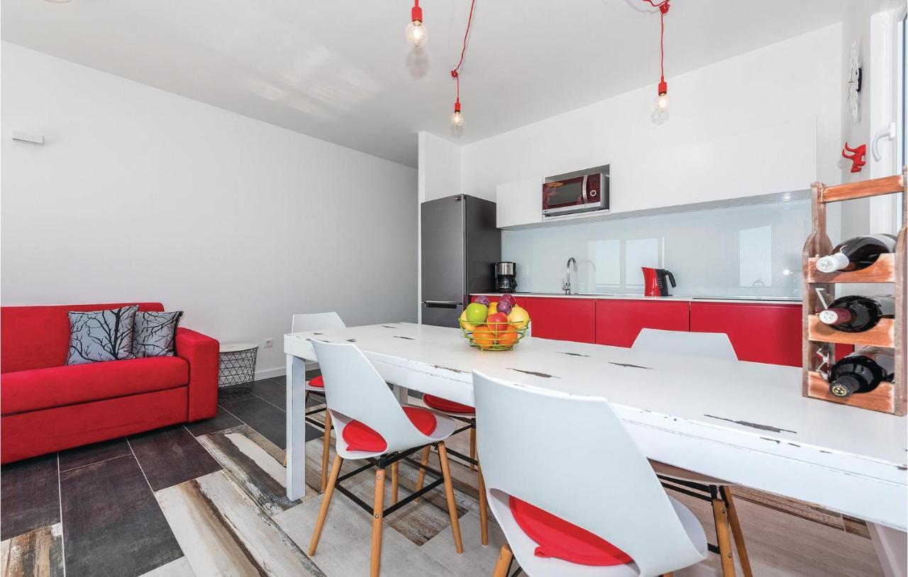 Cozy Apartment In Brodarica With Wifi Экстерьер фото