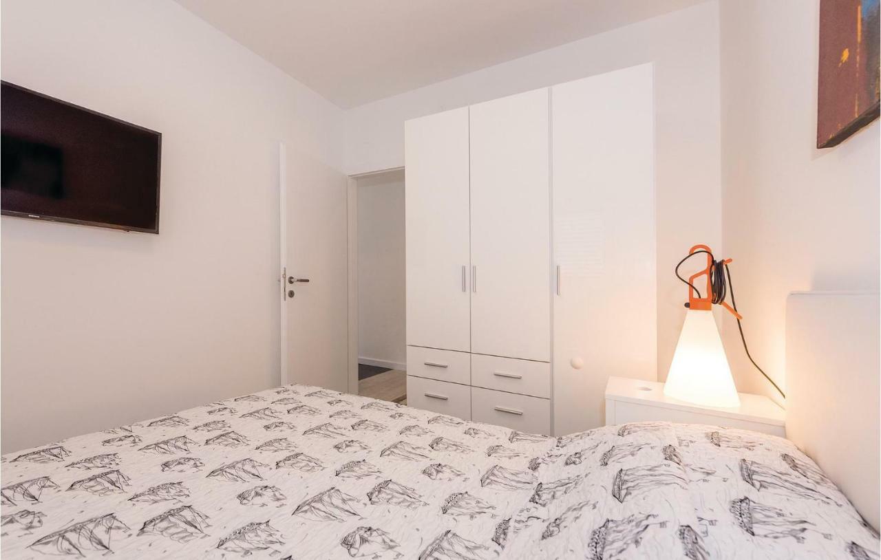 Cozy Apartment In Brodarica With Wifi Экстерьер фото